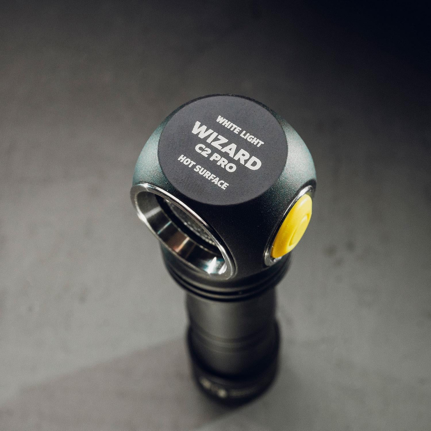 Armytek Wizard C2 Pro 18650 - LED Stirnlampe mit Magnet Ladefunktion in 2 Lichtfarben – Detailansicht