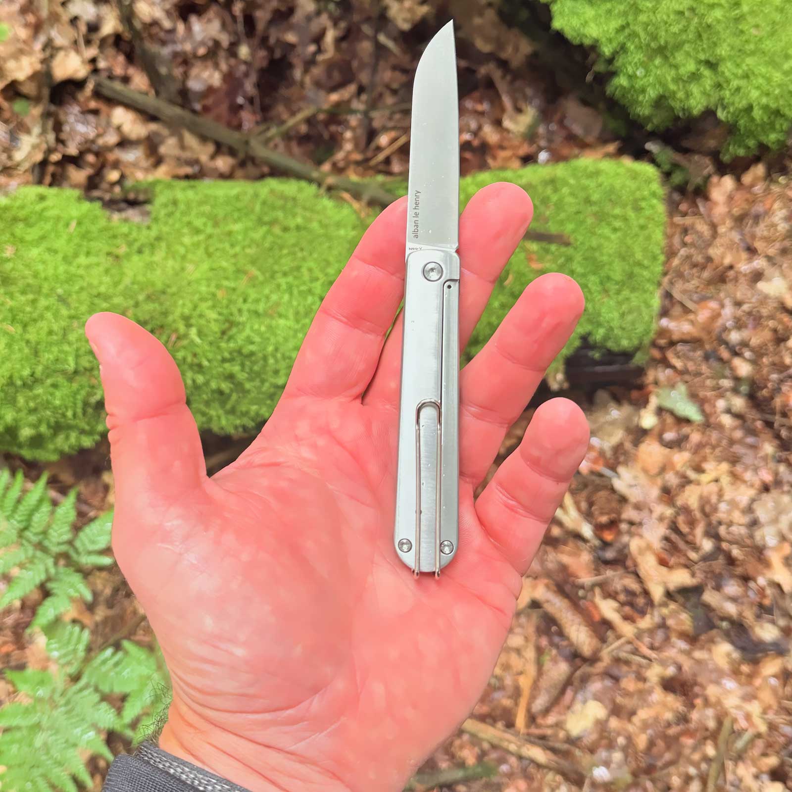 Böker Plus Friday Gentleman Taschenmesser – Größenvergleich in der Hand