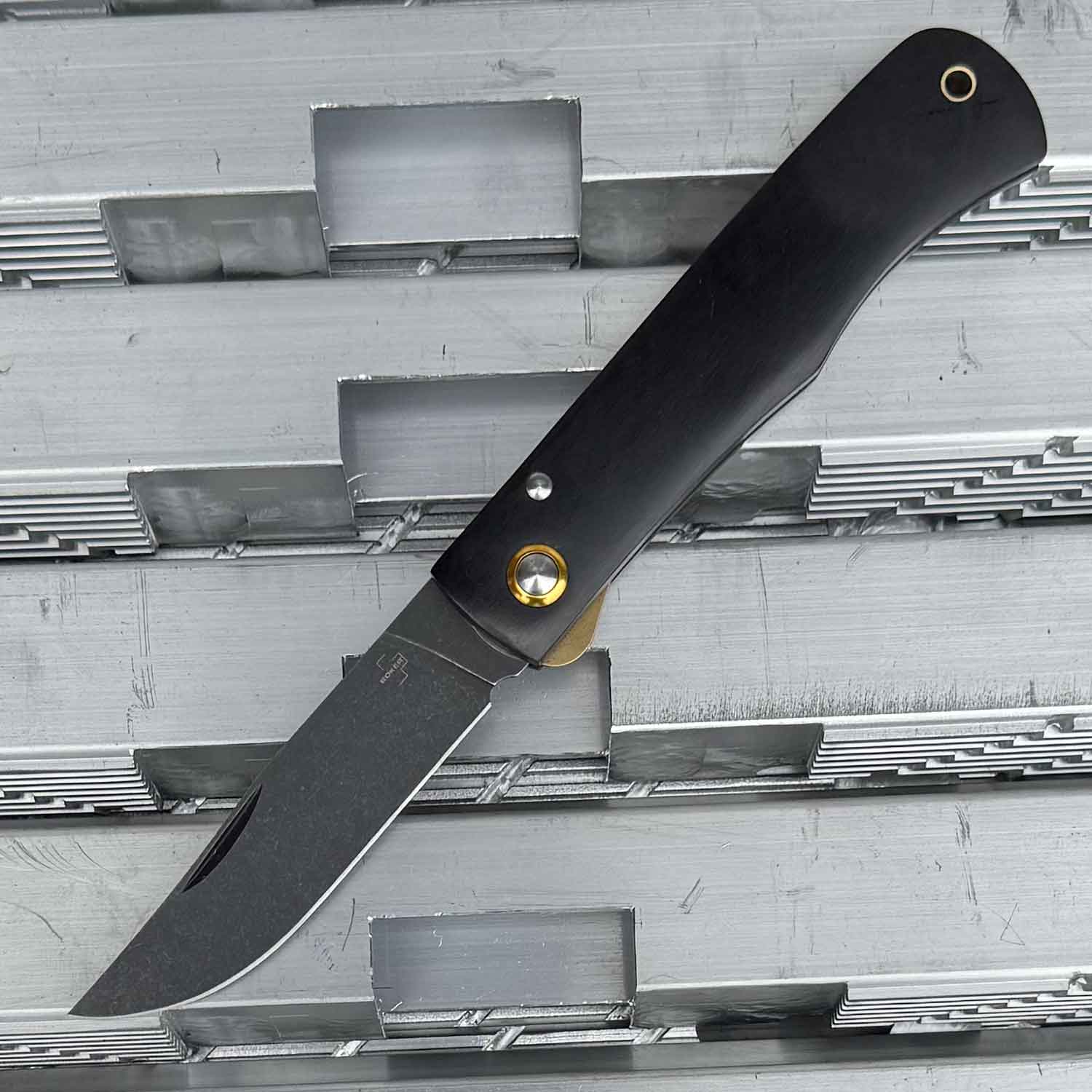 Böker Plus Rusticus All Black – Taschenmesser mit Stonewash & Ebenholzgriff – Detailansicht