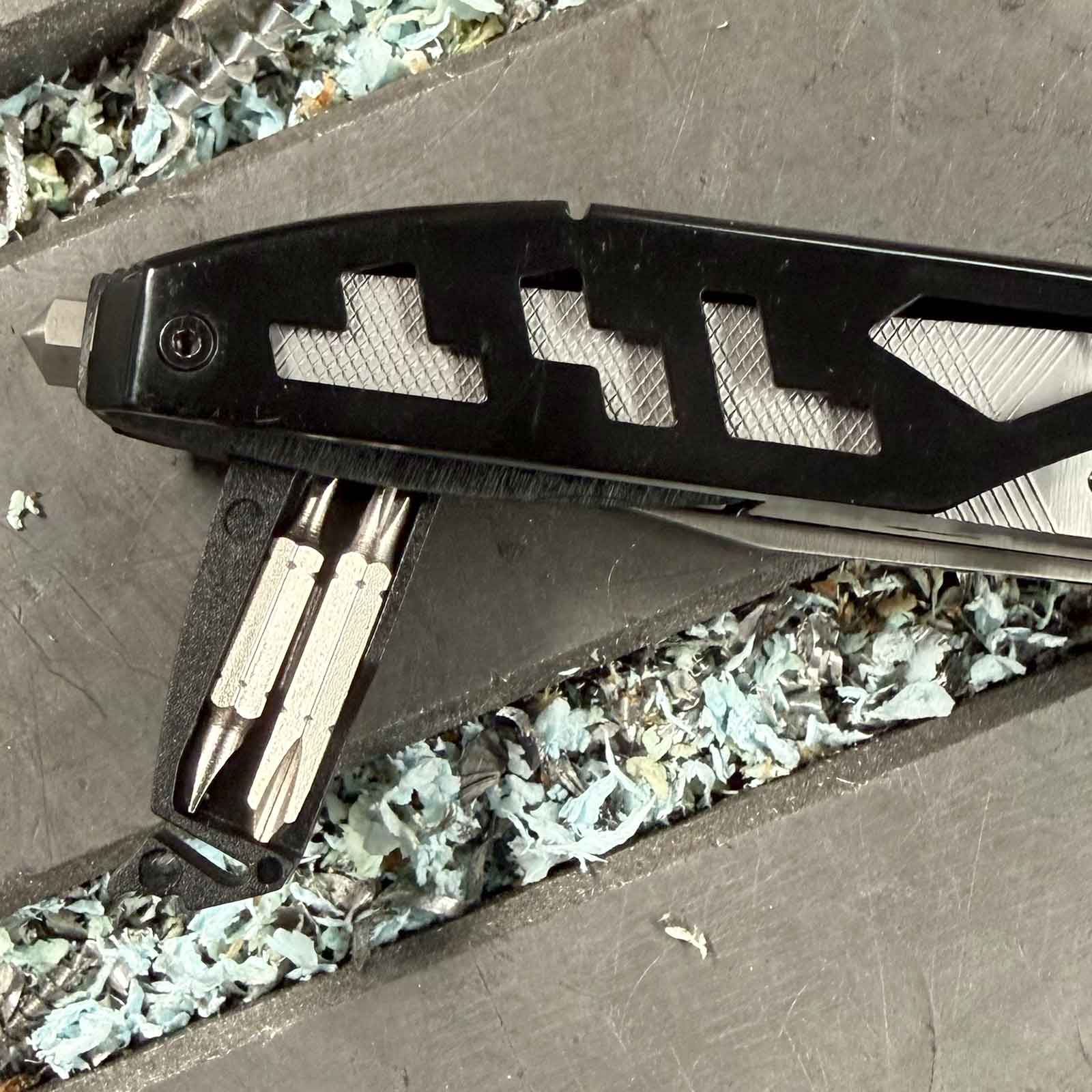 Böker Plus Specialist II Multitool mit 13 Funktionen und Nylonetui – Produktansicht des Messers – Detailansicht 5