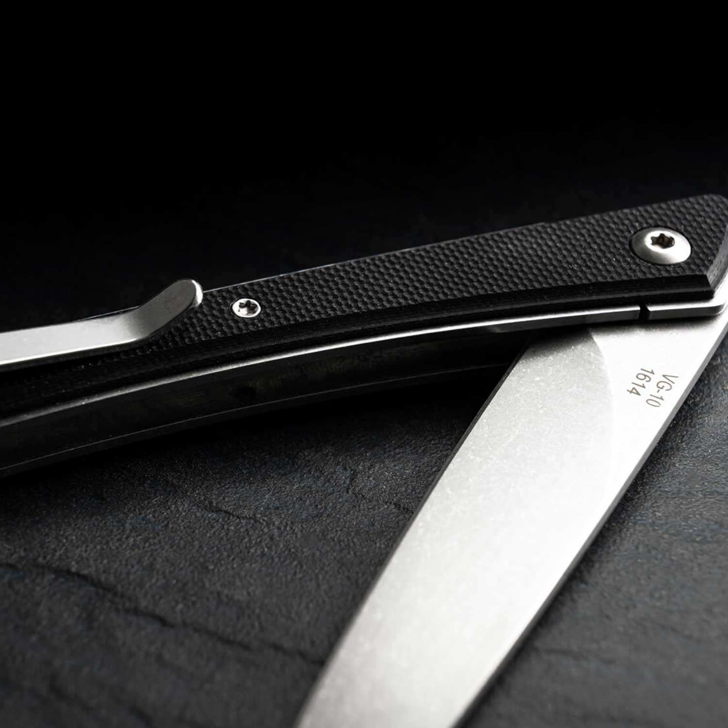 Böker Plus Urban Spillo – Schlankes Gentlemanmesser mit VG-10 Klinge und Clip – Detailansicht