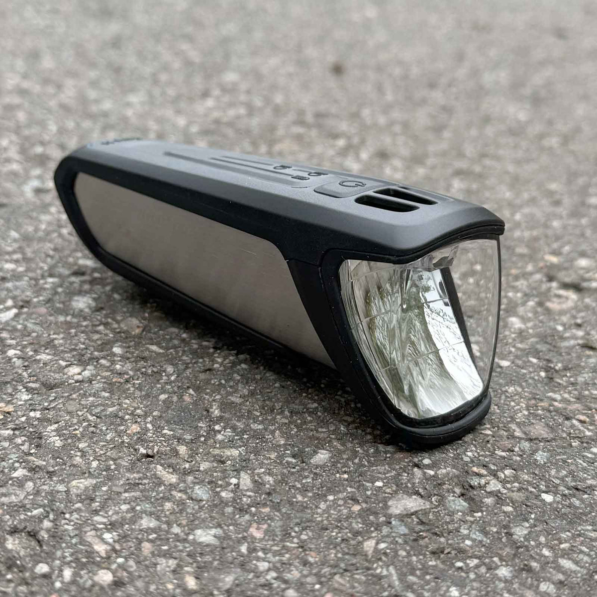 Busch+Müller IXON Core 2 Highbeam – Fahrradscheinwerfer mit 100 Lux Fernlicht
