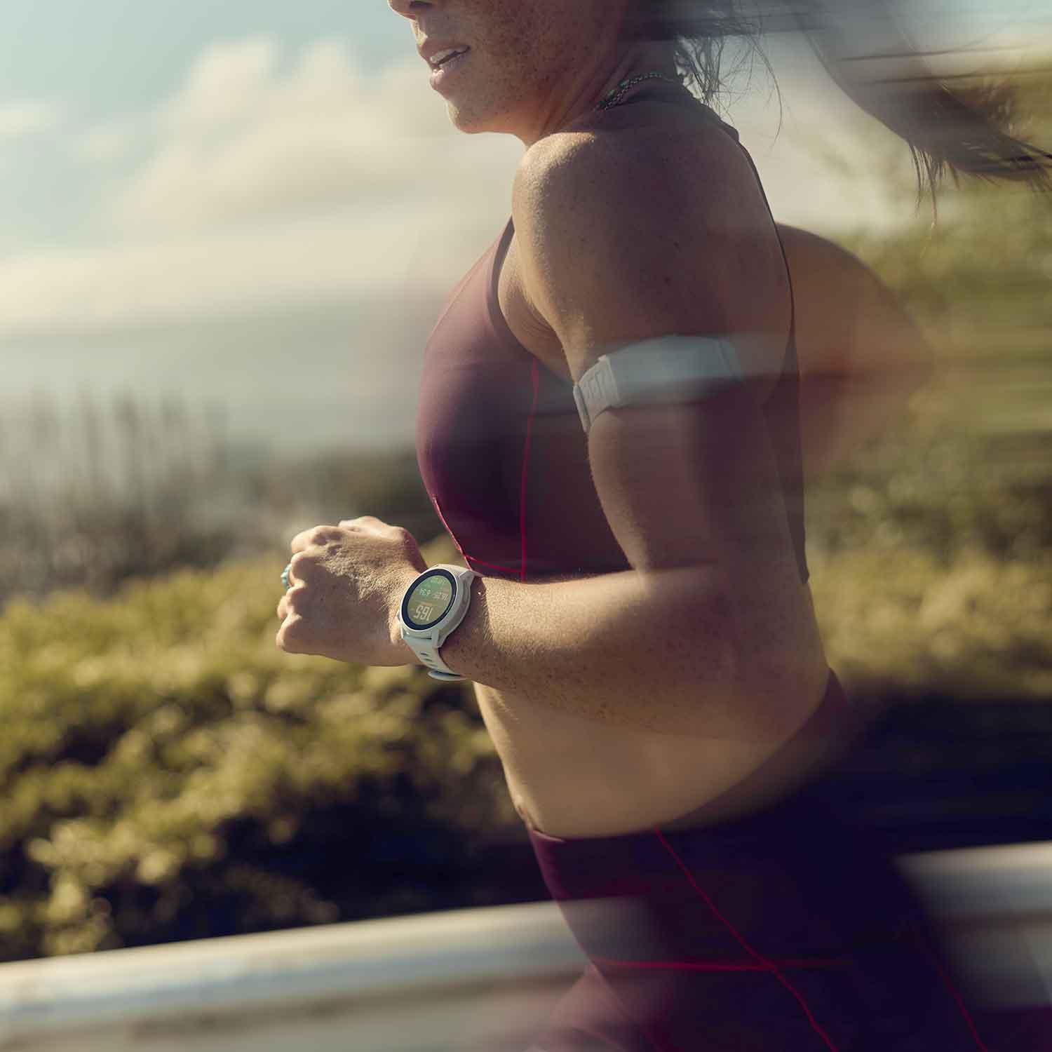 Coros Pace 4 – GPS-Sportuhr mit AMOLED-Display & Silikonarmband