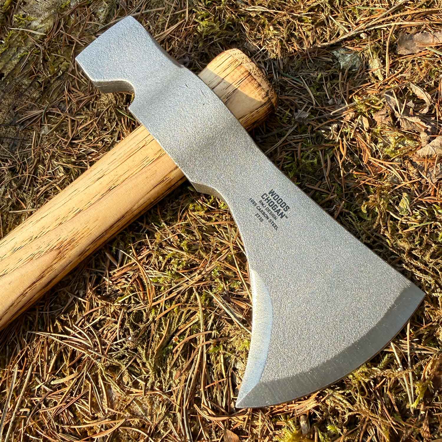 CRKT Woods Chogan T-Hawk Axt / Tomahawk - Outdoor Handbeil mit Hickoryholzgriff – Detailansicht