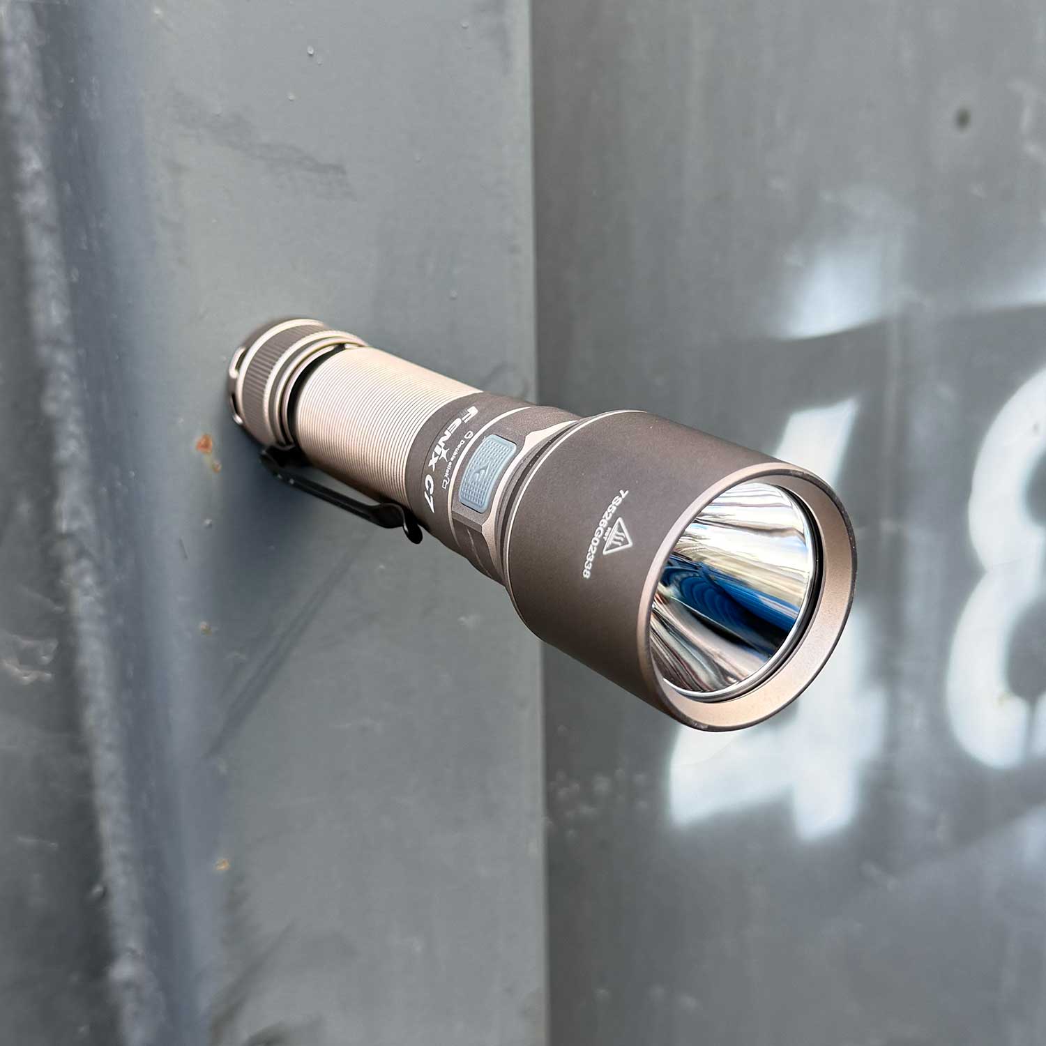 Fenix C7 – LED Taschenlampe mit 3000 Lumen in 3 stylischen Farben (Limited Edition) – Detailansicht
