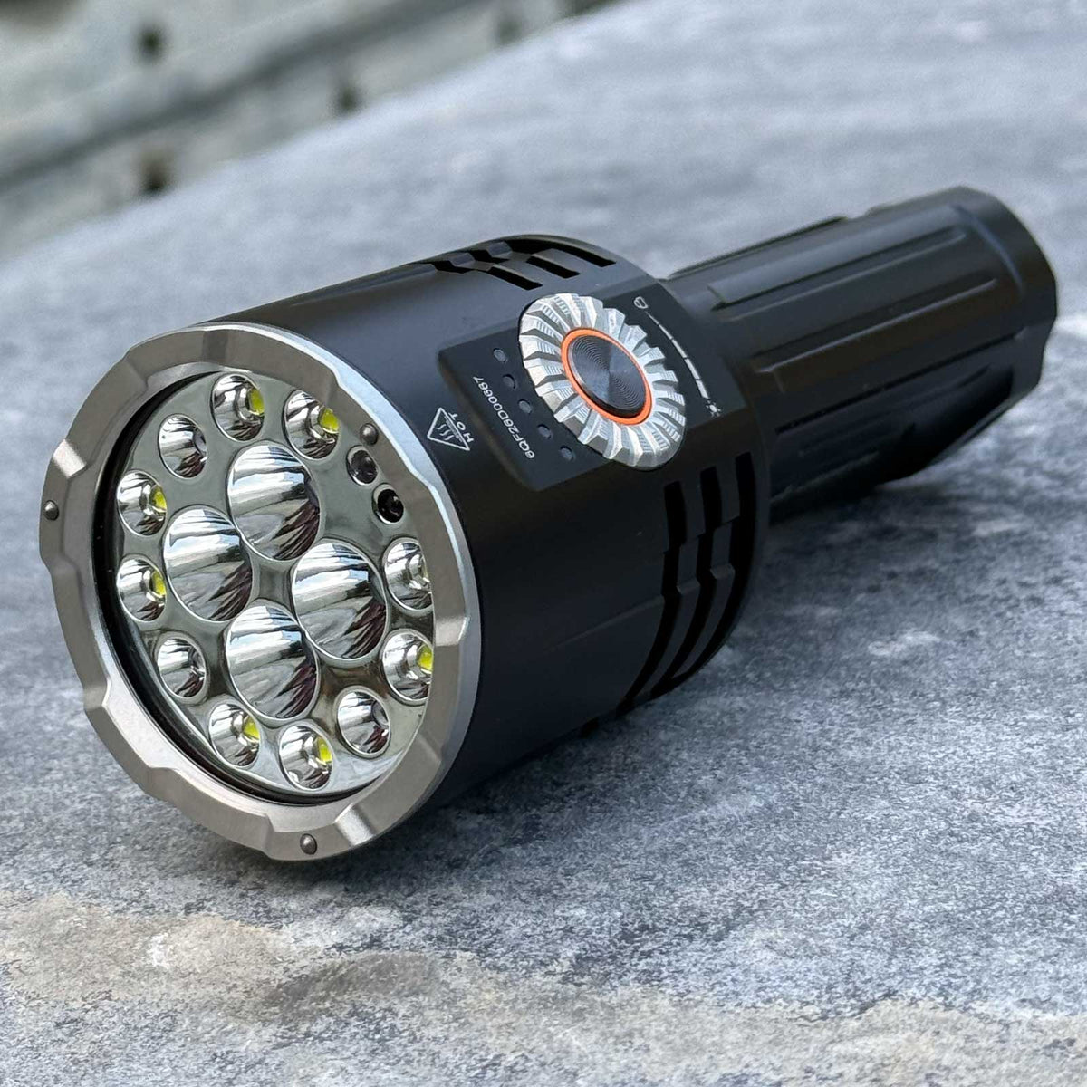 Fenix LR35R Pro – LED Taschenlampe mit 10.000 Lumen, Rotlicht & UV, Akku, USB-C