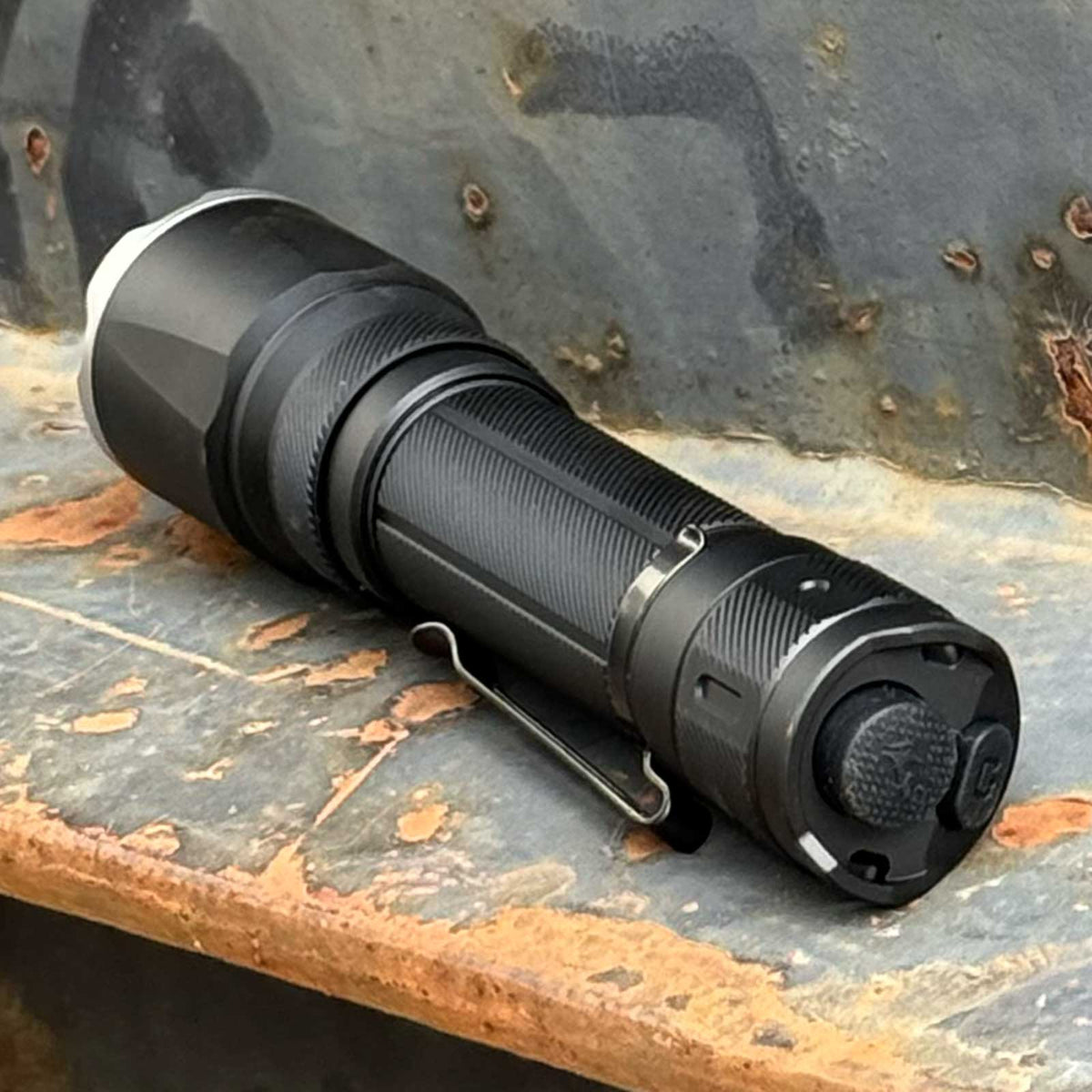 Fenix TK21R – Polizei Taschenlampe mit 3600 Lumen, 6000 mAh Akku, USB-C