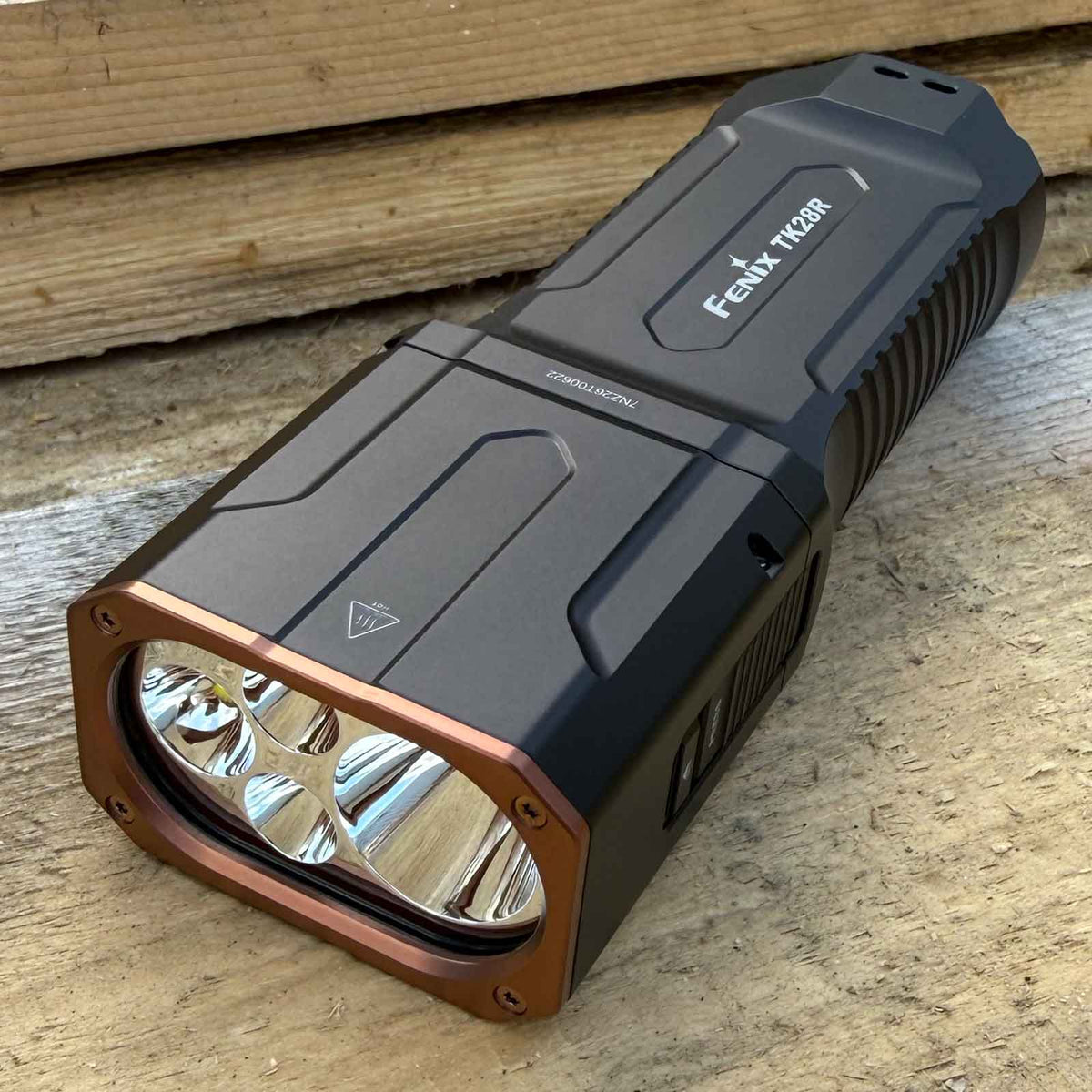 Fenix TK28R – Jagdtaschenlampe mit 6500 Lumen, Rotlicht, 2 Akkus & USB-C