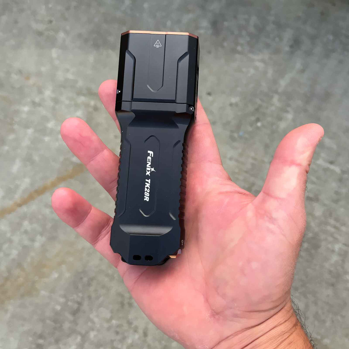 Fenix TK28R – Jagdtaschenlampe mit 6500 Lumen, Rotlicht, 2 Akkus & USB-C