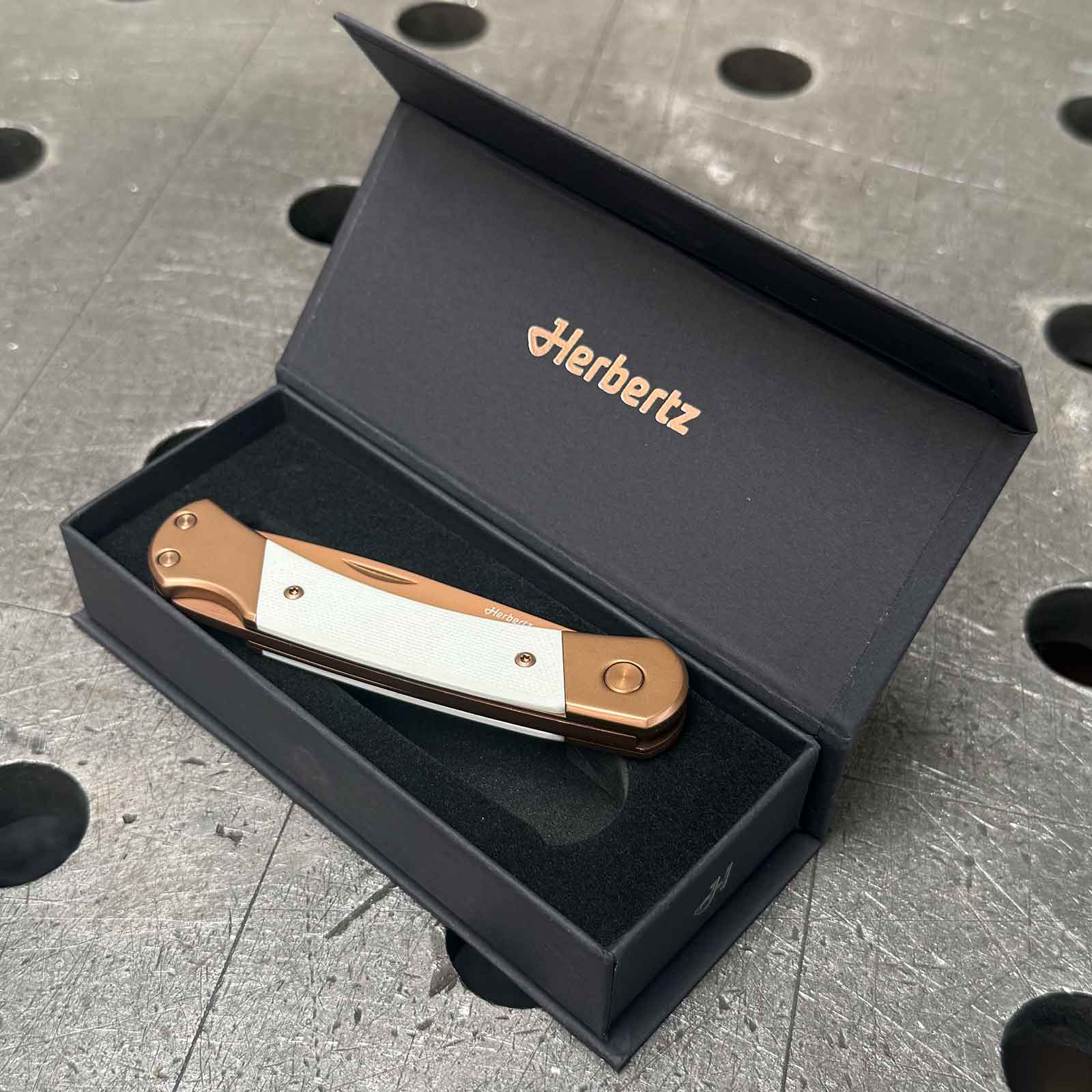 Herbertz Rosengold Taschenmesser Medium – D2-Klinge, Titanbeschichtung & G10-Griff