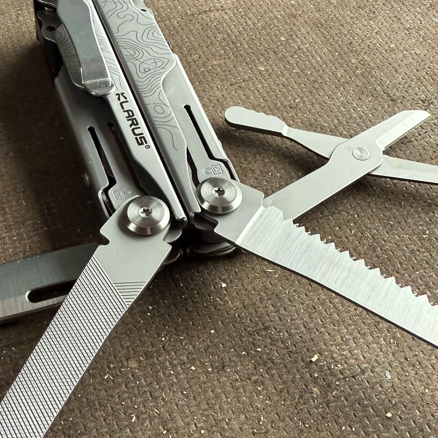 Klarus Horizon MT07 – Robustes 20-in-1 Multitool mit abnehmbarem Clip & Holster – Detailansicht