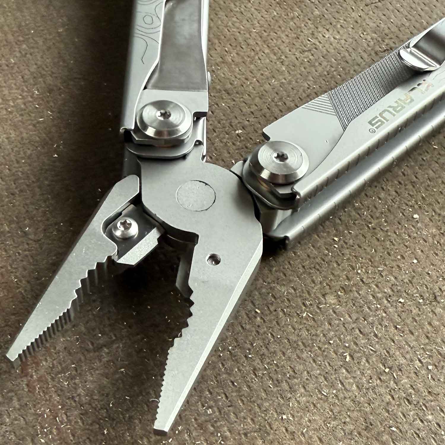 Klarus Horizon MT07 – Robustes 20-in-1 Multitool mit abnehmbarem Clip & Holster – Detailansicht