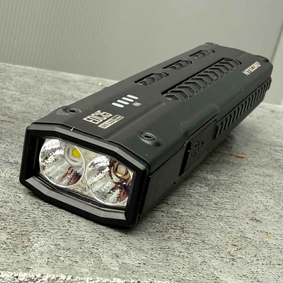 Nitecore EDC15 Taschenlampe 1200 Lumen +UV