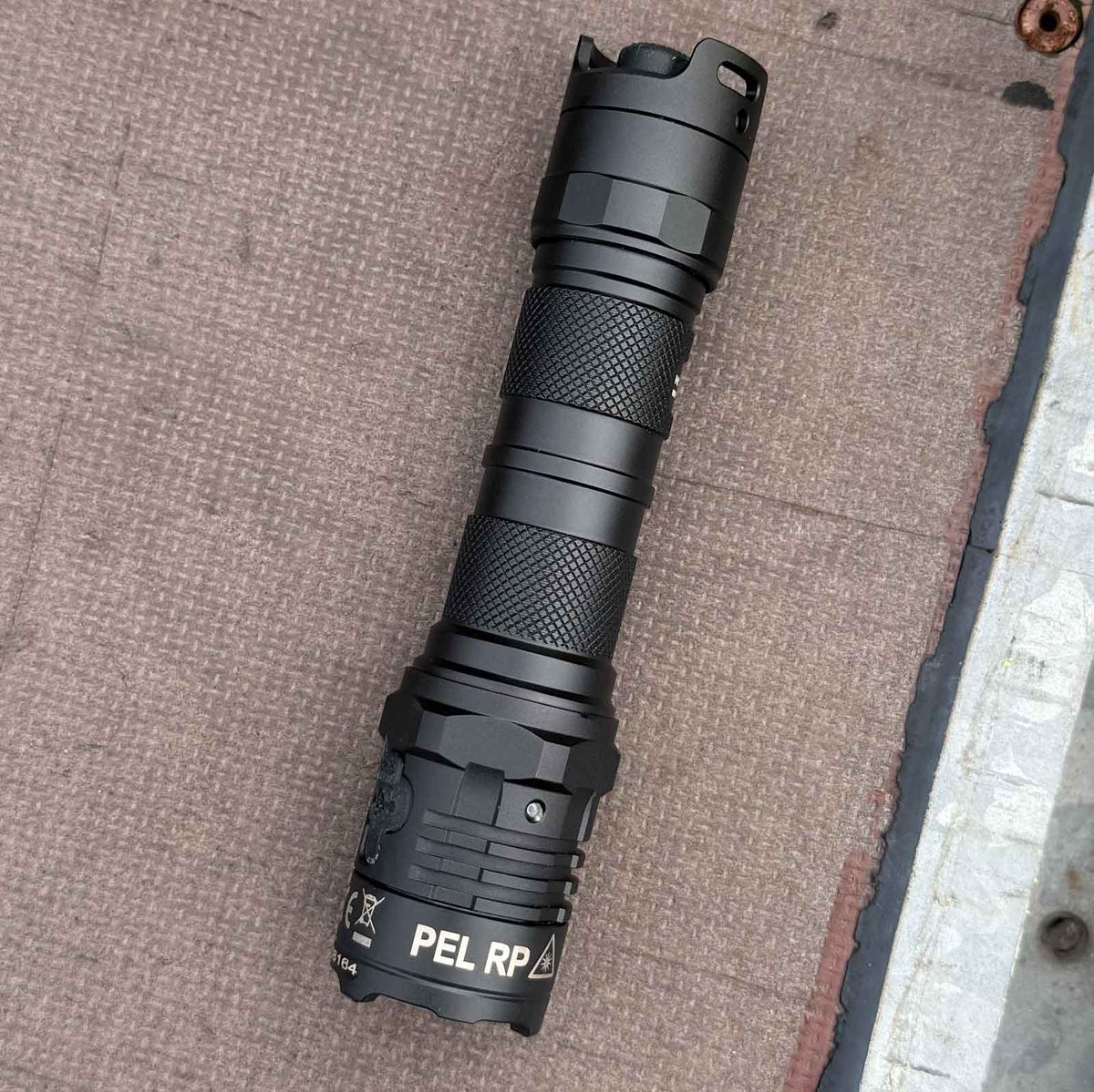 Nitecore P20iX PEL 2.0 – Polizei-Taschenlampe mit 4000 Lumen, Akku und USB-C. Darstellung der Ausführung ohne Stroboskopmodus, Modell 2026.