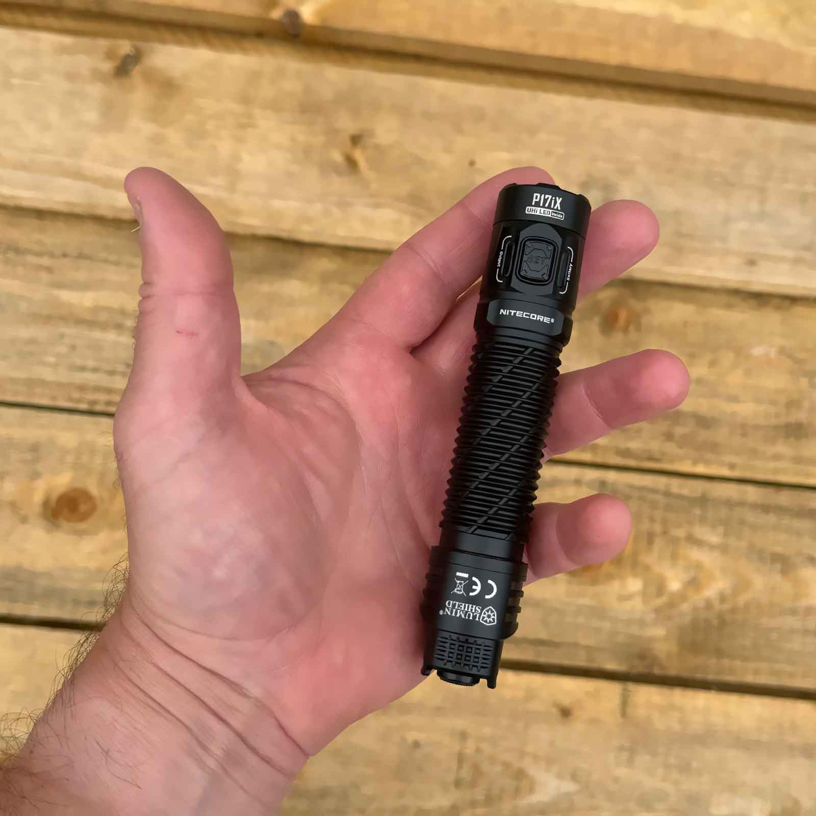 Nitecore P17iX – Taktische Taschenlampe mit 5000 lm, 5500 mAh Akku, USB-C