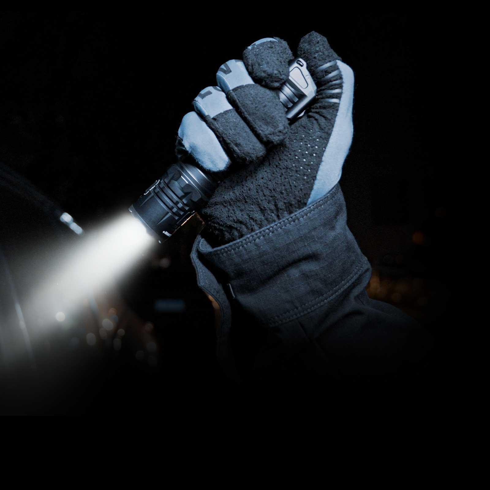 Nitecore P27iX – Polizei Taschenlampe mit Spot-und Flutlicht, 5000 lm, Akku, USB-C – Größe und Abmessungen