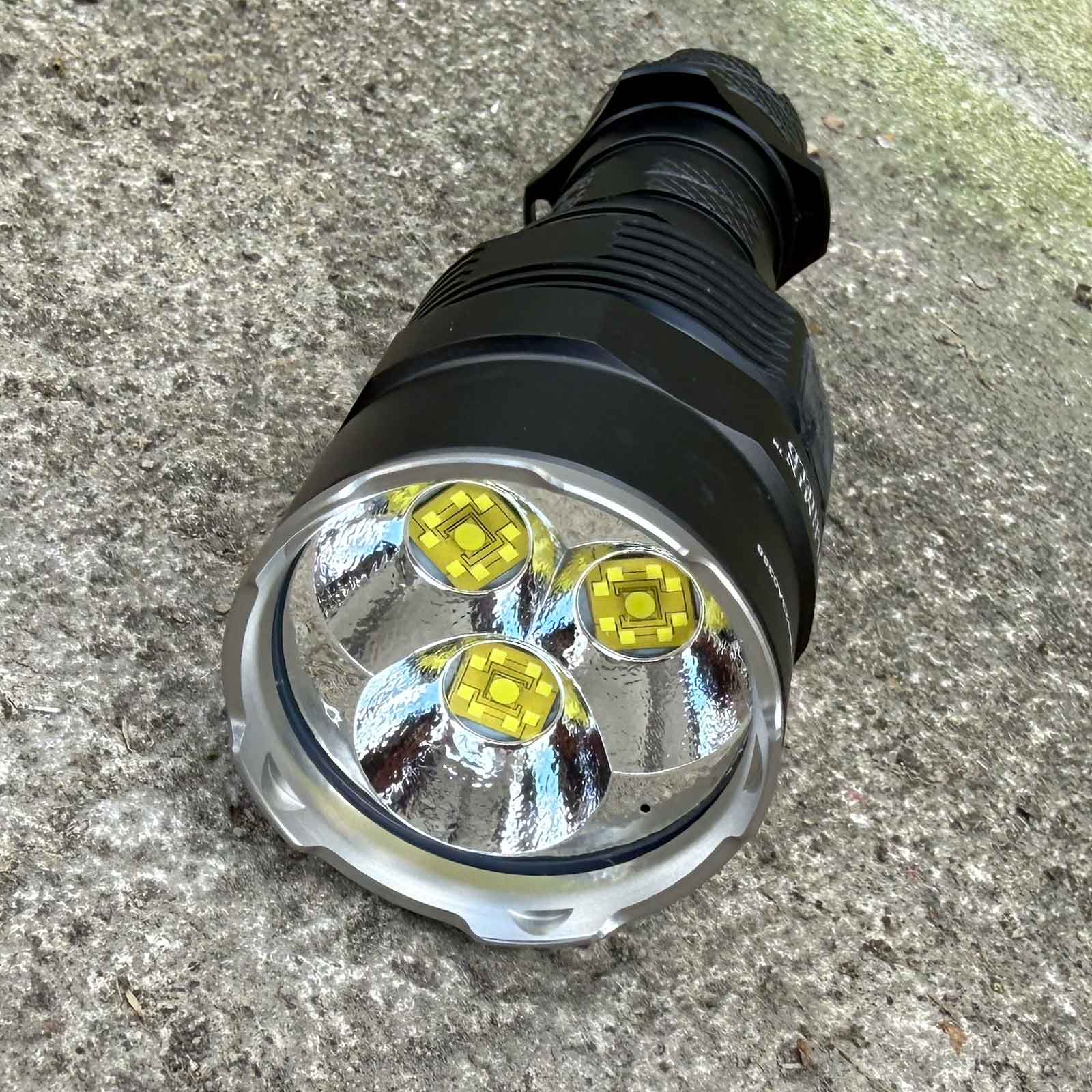 Nitecore TM9K PRO – Taschenlampe mit 9900 lm, Spot- & Flutlicht, USB-C
