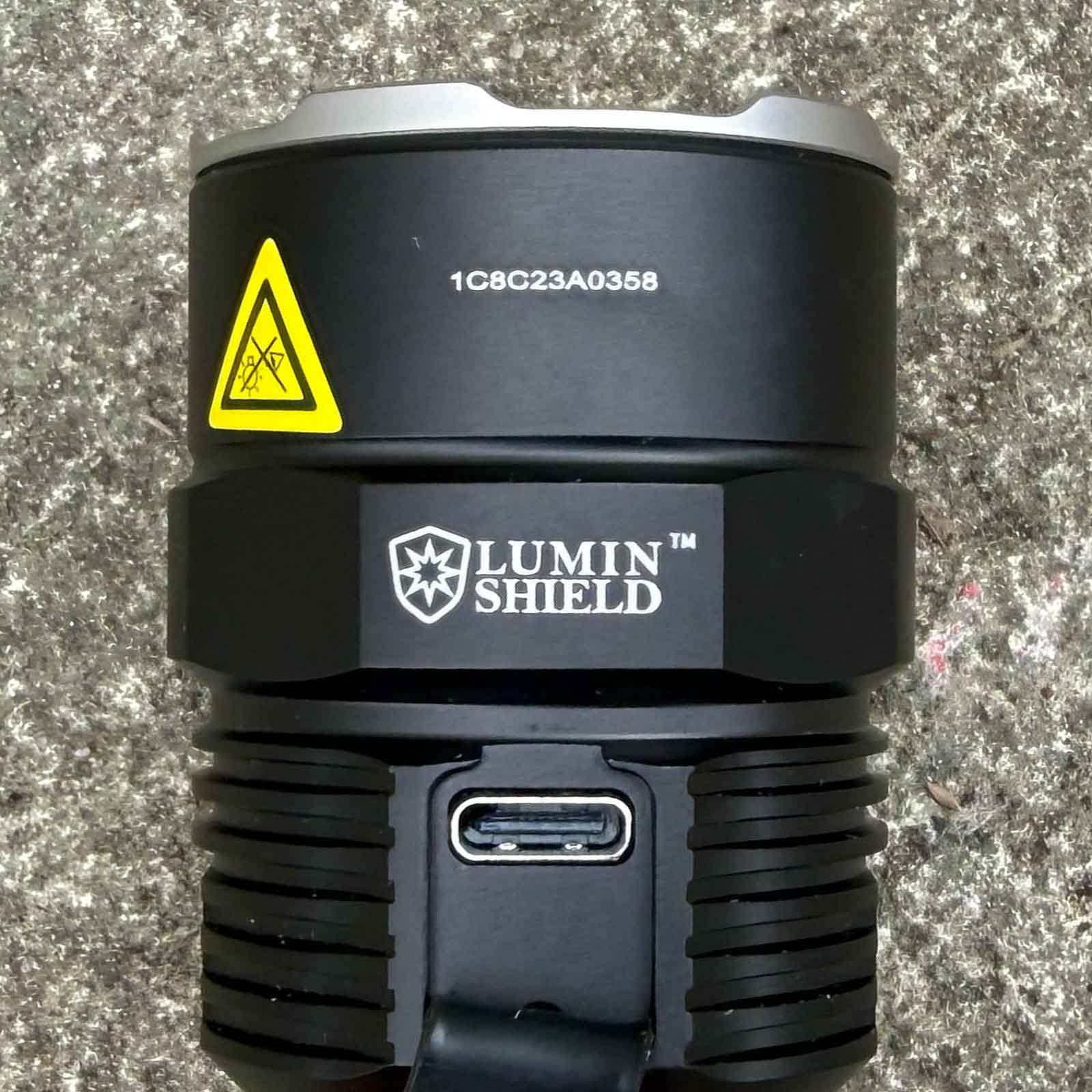 Nitecore TM9K PRO – Taschenlampe mit 9900 lm, Spot- & Flutlicht, USB-C