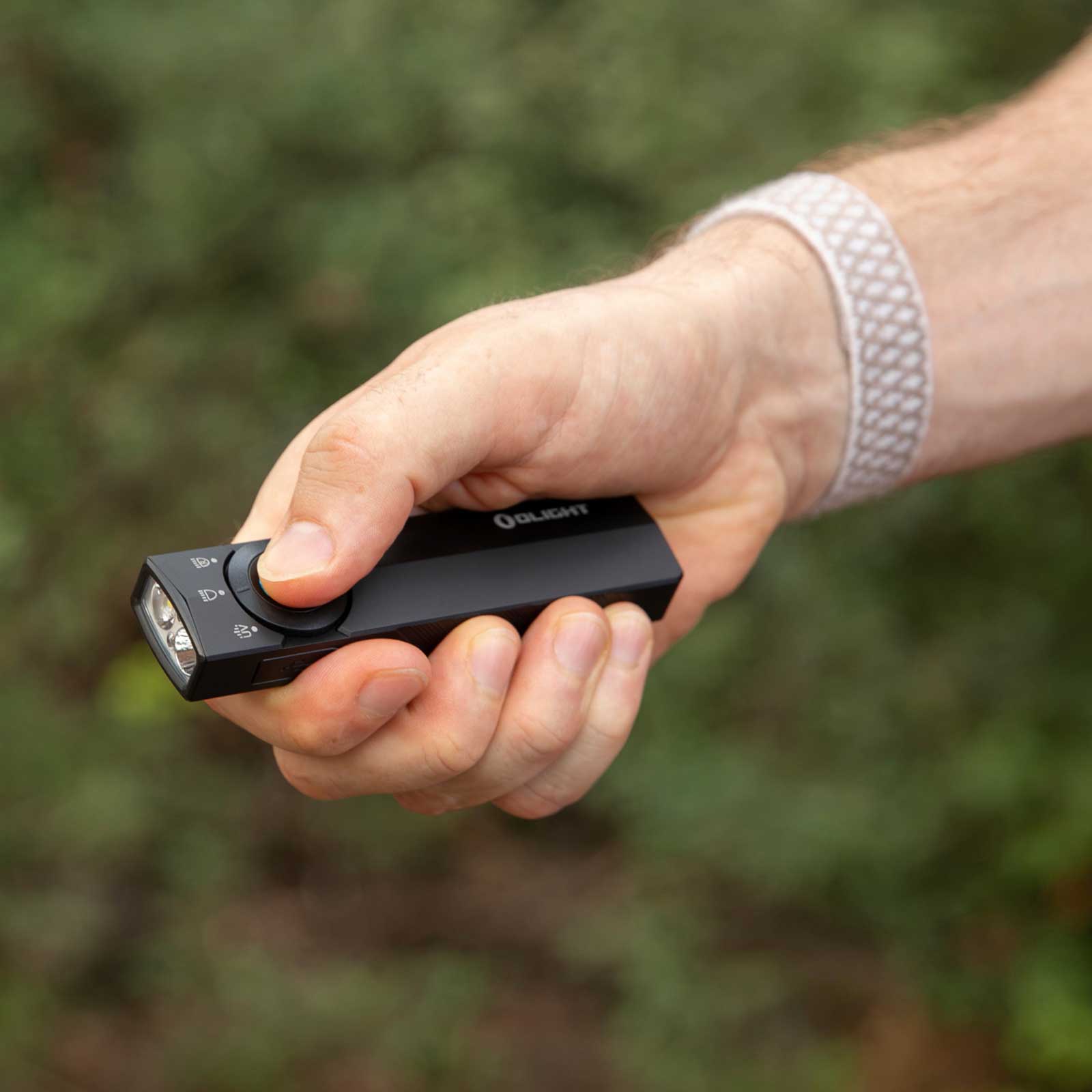 Olight ArkPro Lite Mini Taschenlampe schwarz - Größe in der Hand