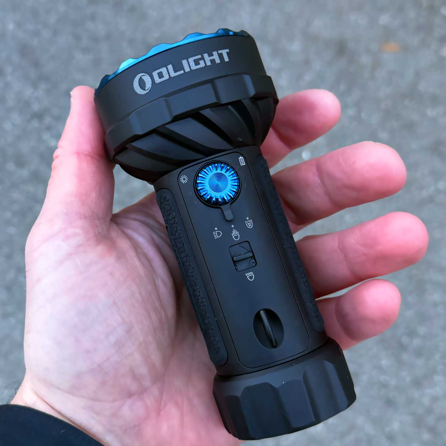Olight Marauder Mini 2 – Kompakter Suchscheinwerfer mit 10000 Lumen (Komplettset) – Detailansicht