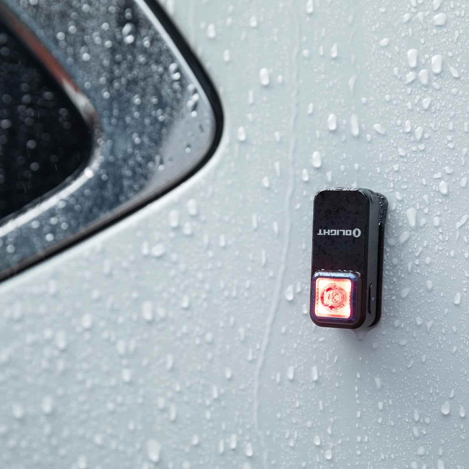 Olight Oclip – Multifunktionslampe mit Clip, Magnet, Rotlicht, USB-C (schwarz) – Detailansicht