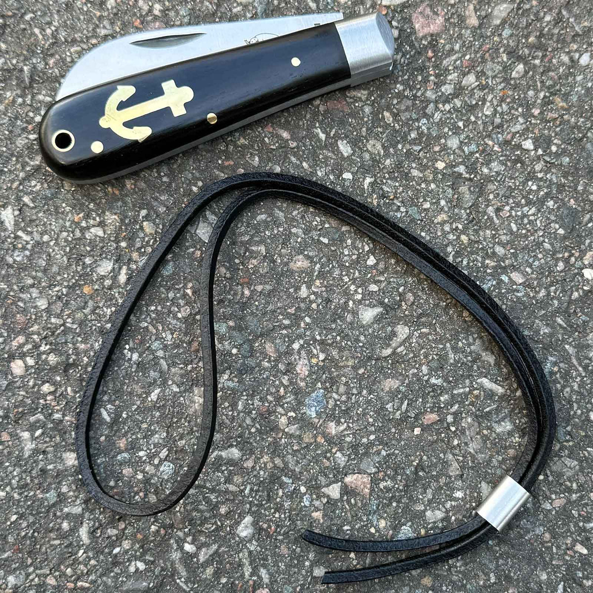 Otter Lederband mit Hülse
