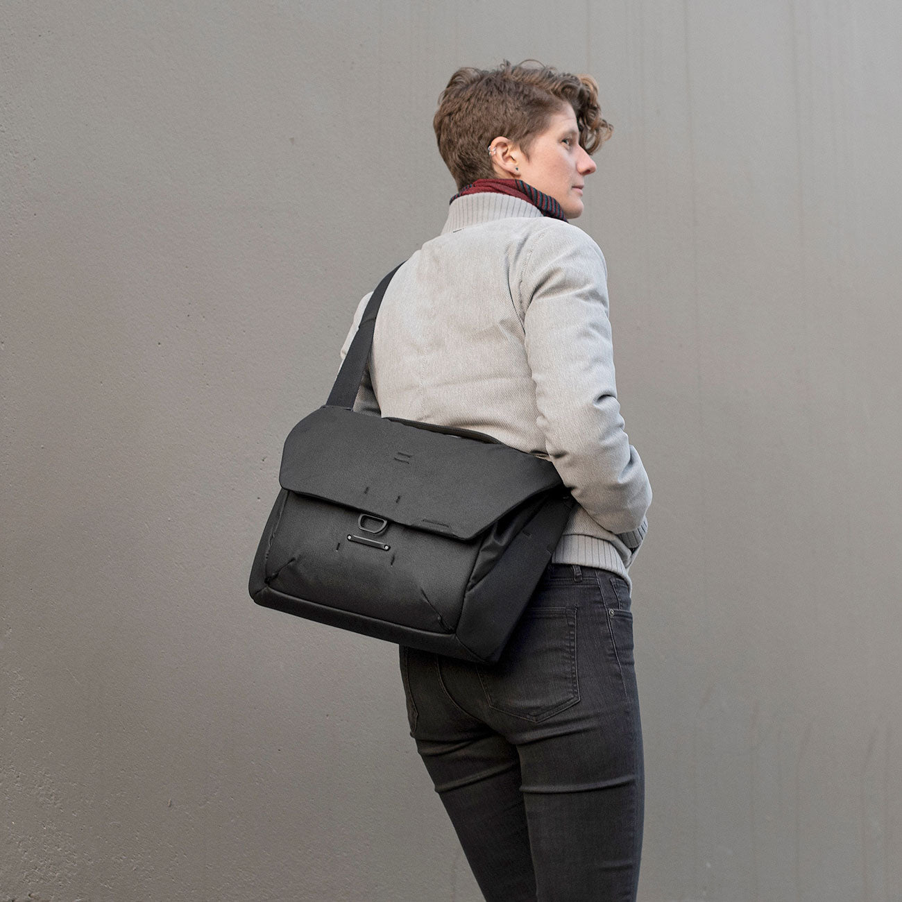 Peak Design Everyday Messenger Sling Bag 13L – Umhängetasche in 4 Farben – Farbvariante schwarz