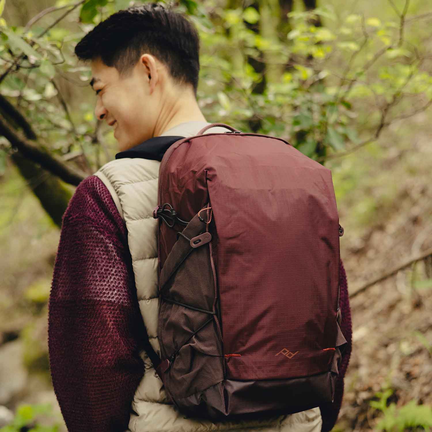 Peak Design Outdoor Backpack Zip 18 Liter - Kompakter Fotorucksack in 2 Farben – Detailansicht