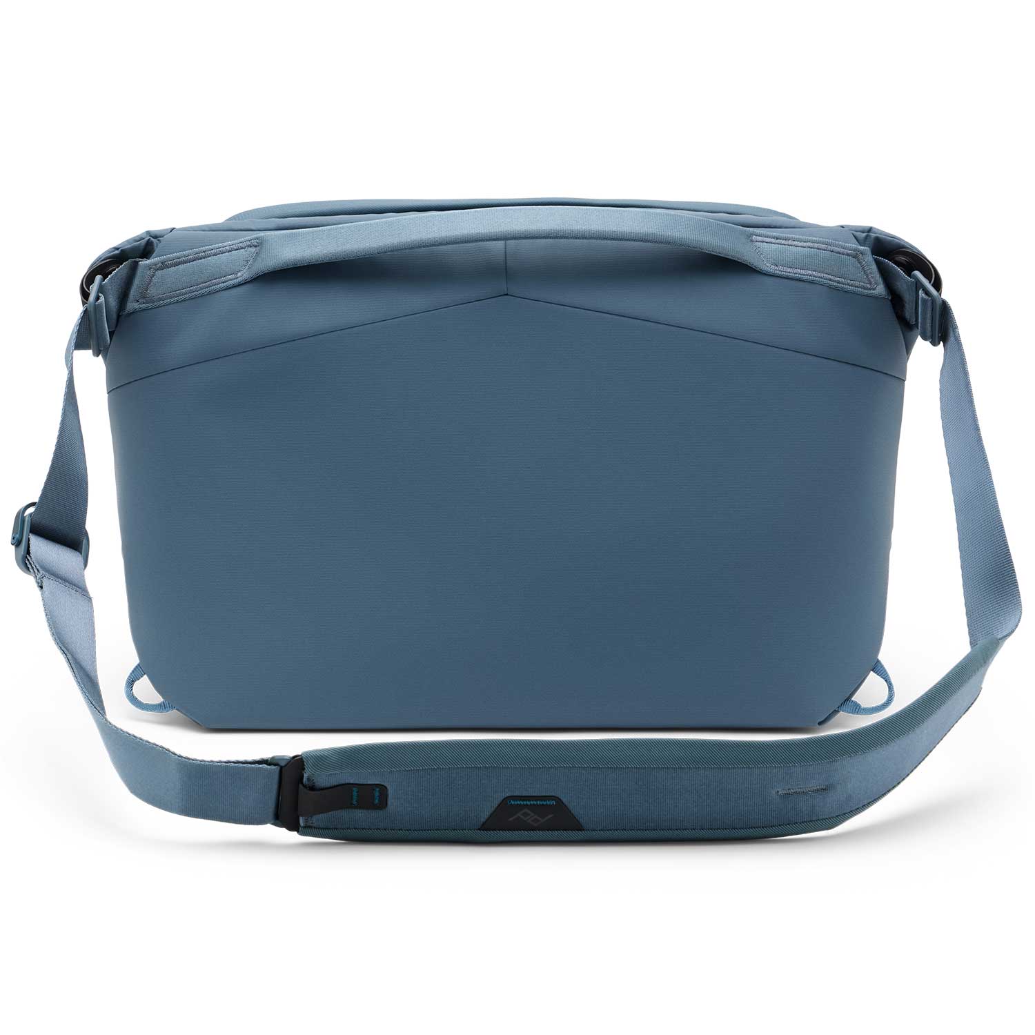Peak Design Everyday Sling 10L V2 – Im urbanen Einsatz in blau