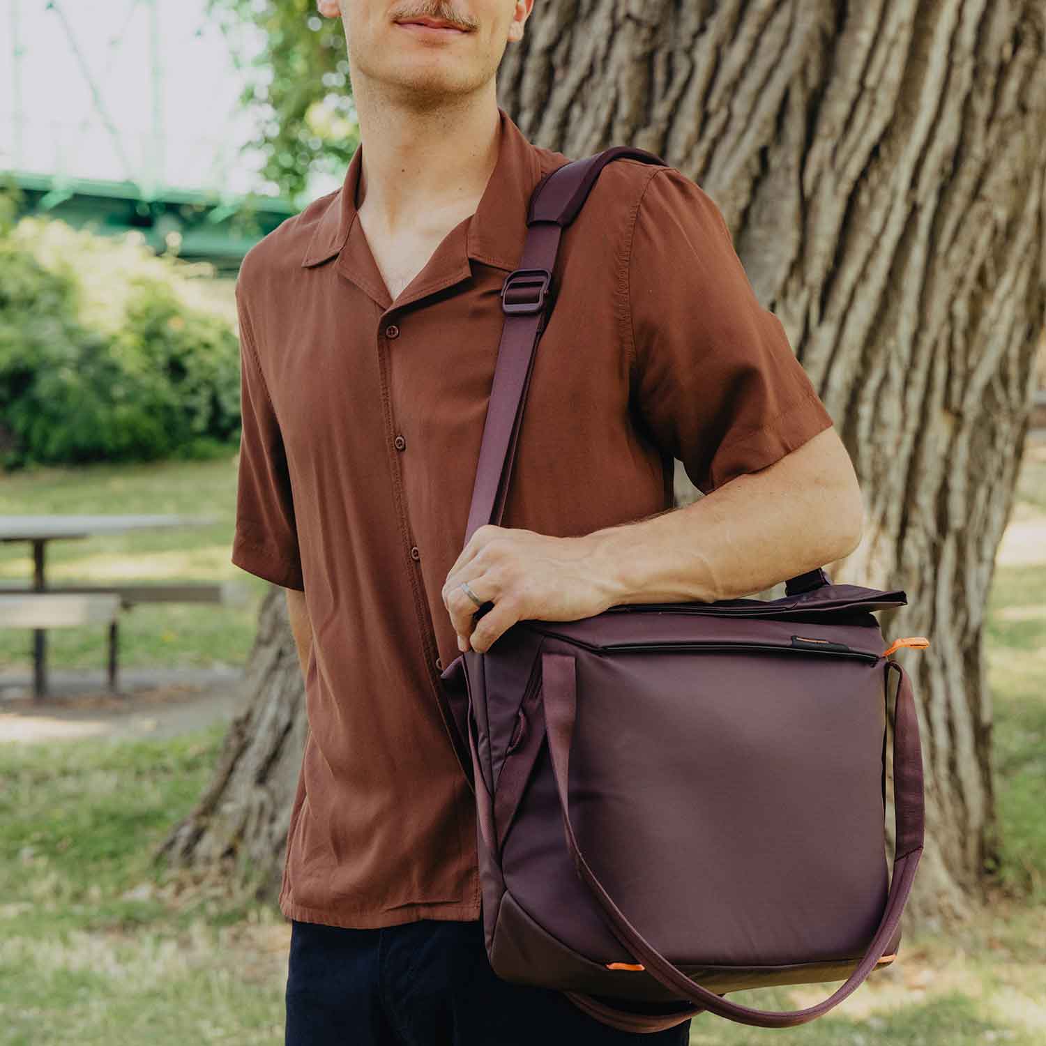 Peak Design Everyday Tote 15L – Stylische Kameratasche in Eclipse (violett)
