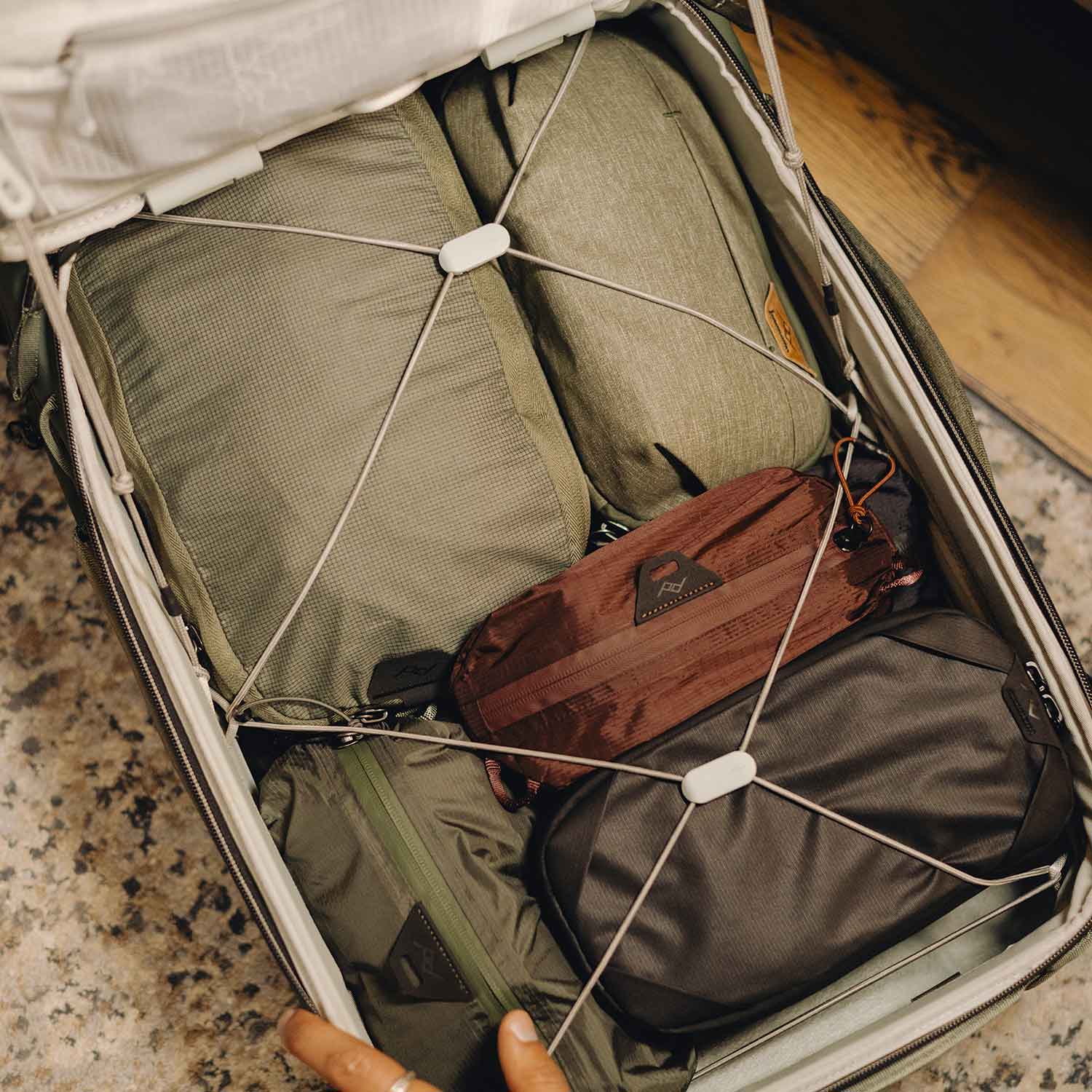 Peak Design Roller Pro – Handgepäck Rollkoffer 39L – Viel Stauraum bei kompakten Außenmaßen in salbeigrün