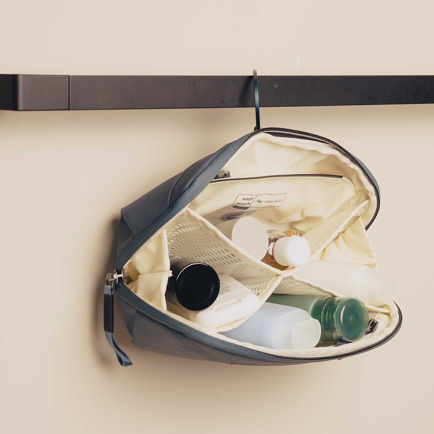 Peak Design Wash Pouch Small – kompakte Reise-Kulturtasche mit Haken
