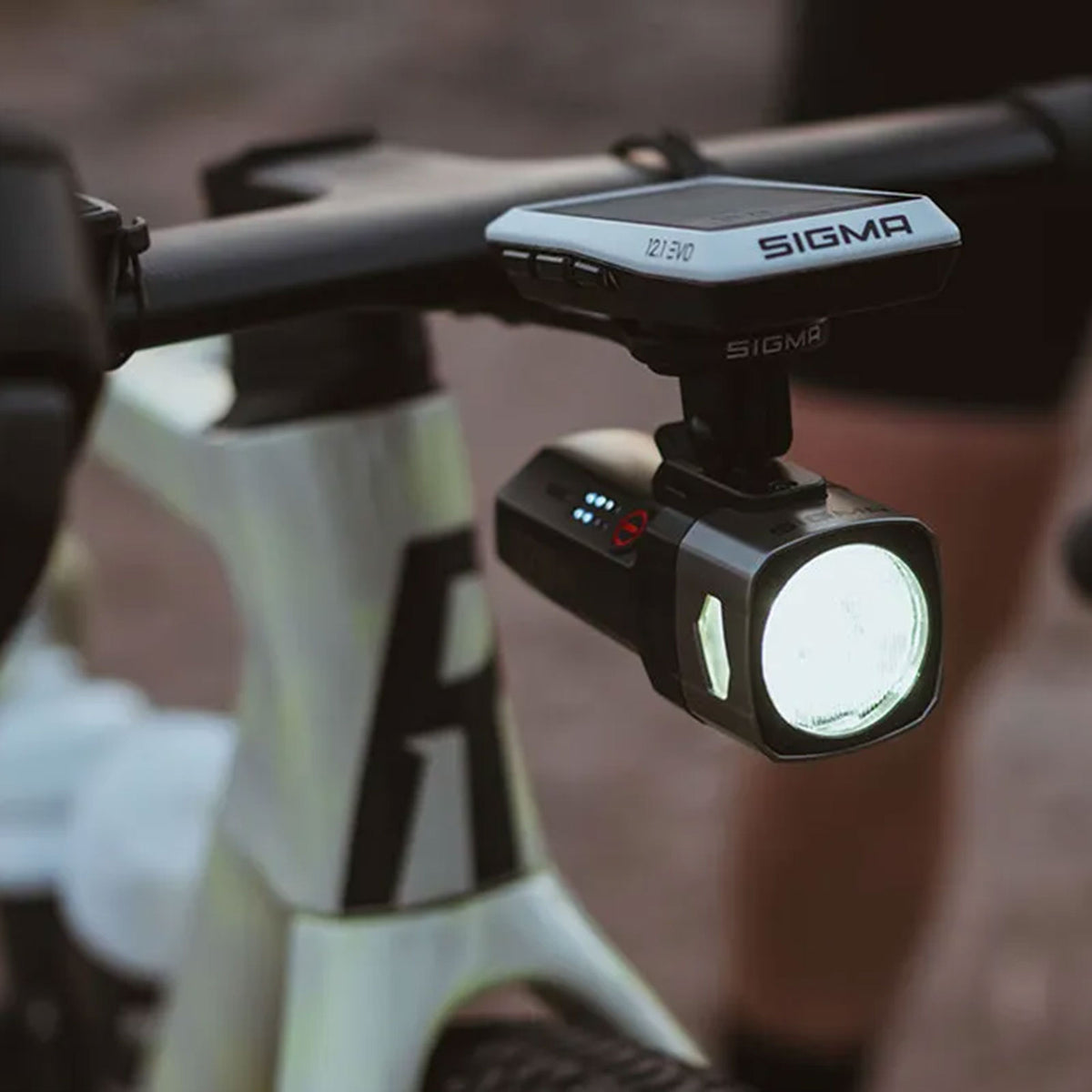 Sigma Fahrrad Beleuchtungsset Aura 170 HB Frontlicht & Hiro 50 Link Rücklicht