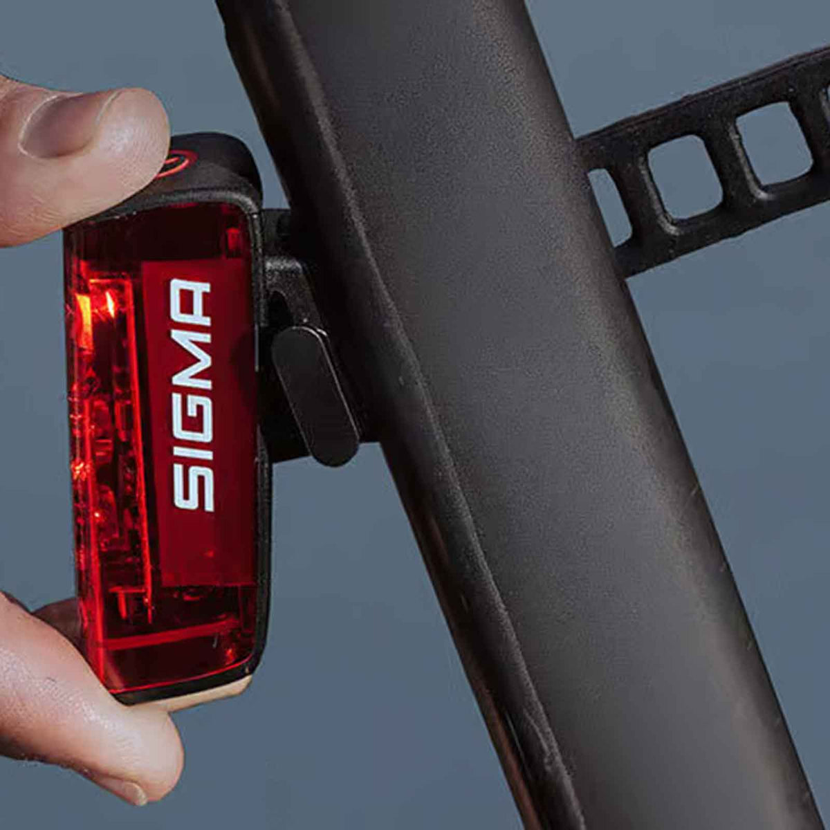 Sigma Hiro 50 Link - Fahrrad Akku Rücklicht, Brems- und Notbremslicht