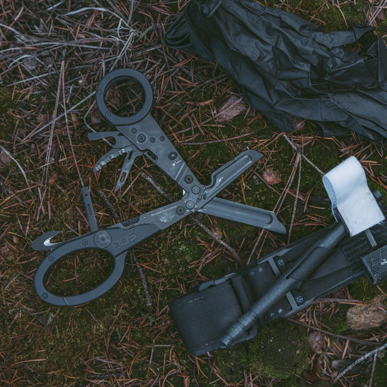 SOG ParaShears Black - Rettungsschere & Multitool mit Nylonholster 12 Funktionen