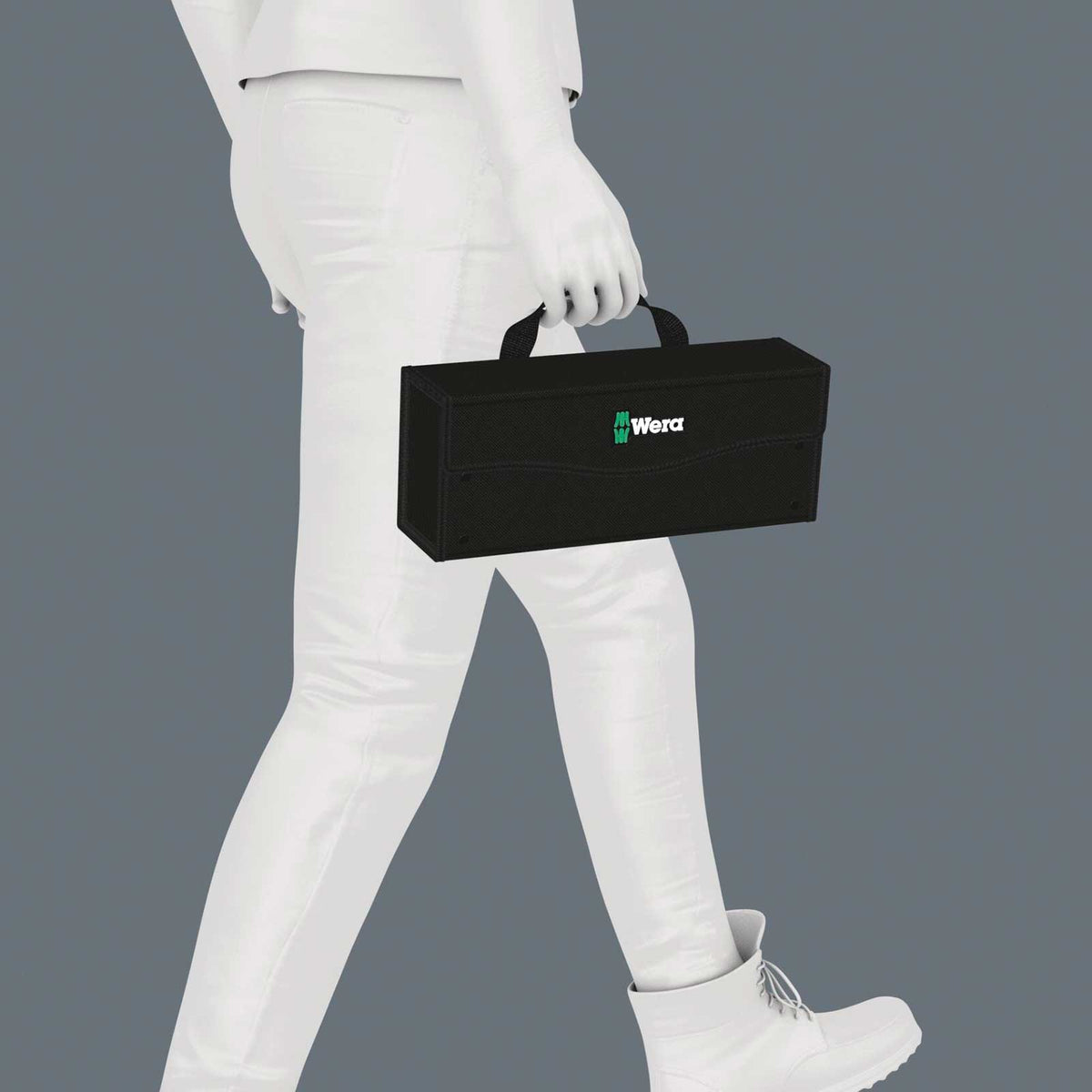 Wera 2go 3 Werkzeug-Box – in der Hand als Größenvergleich